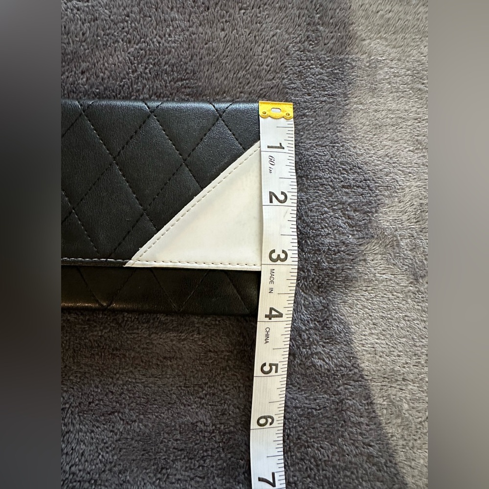 Chanel Vintage Black and White Quilted Wallet Luxurious Design - Picture 5 of 16